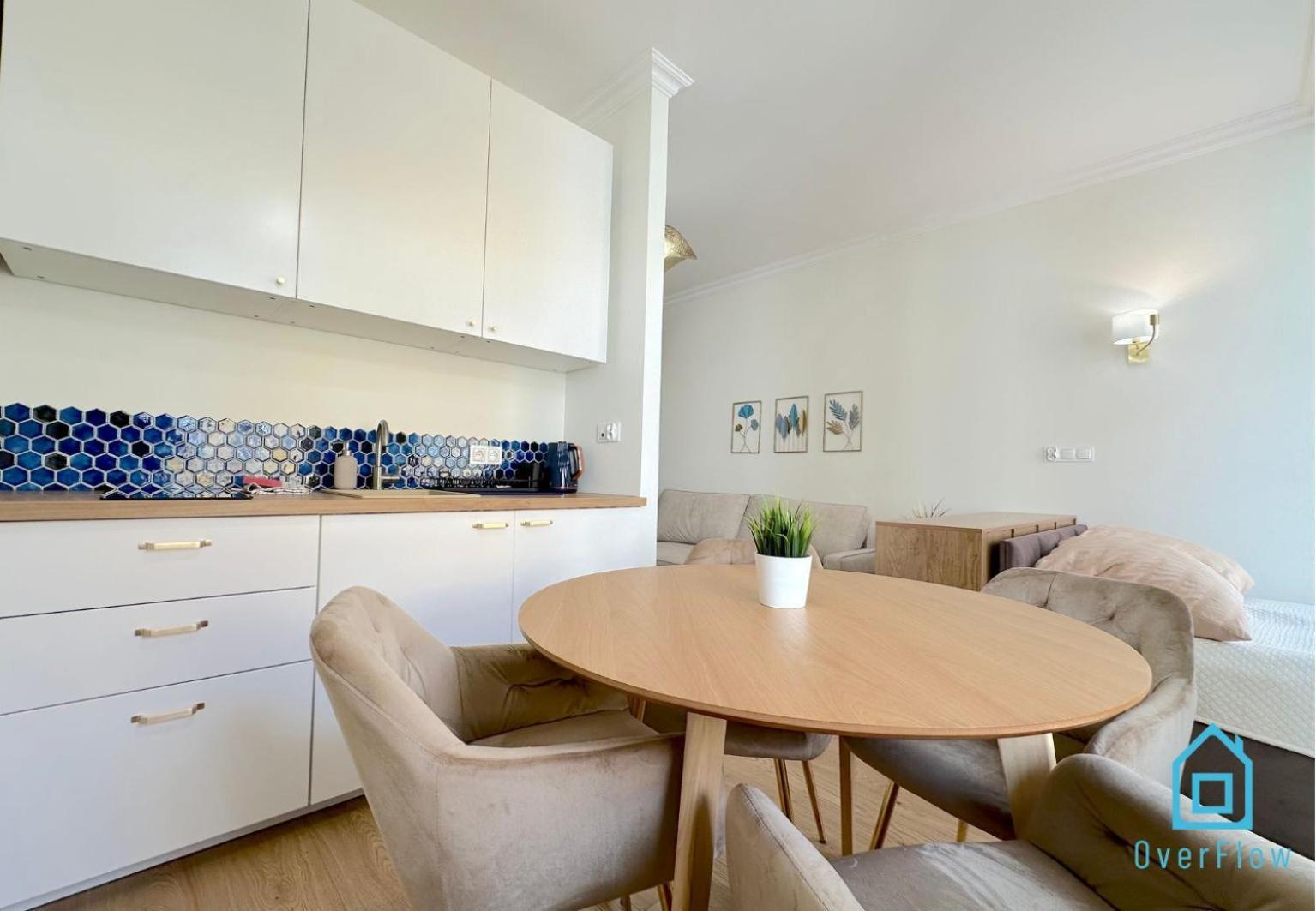 Seredino Blue Apartment- Modern Comfort In A Quiet Location, 5 Minutes To Old Town & Seaside *