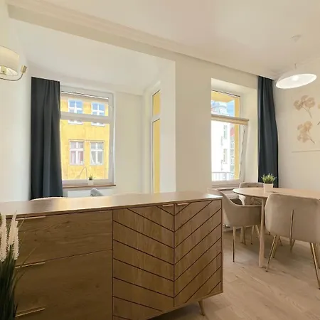 Seredino Blue Apartment- Modern Comfort In A Quiet Location, 5 Minutes To Gdansk Old Town & Seaside Exterior photo