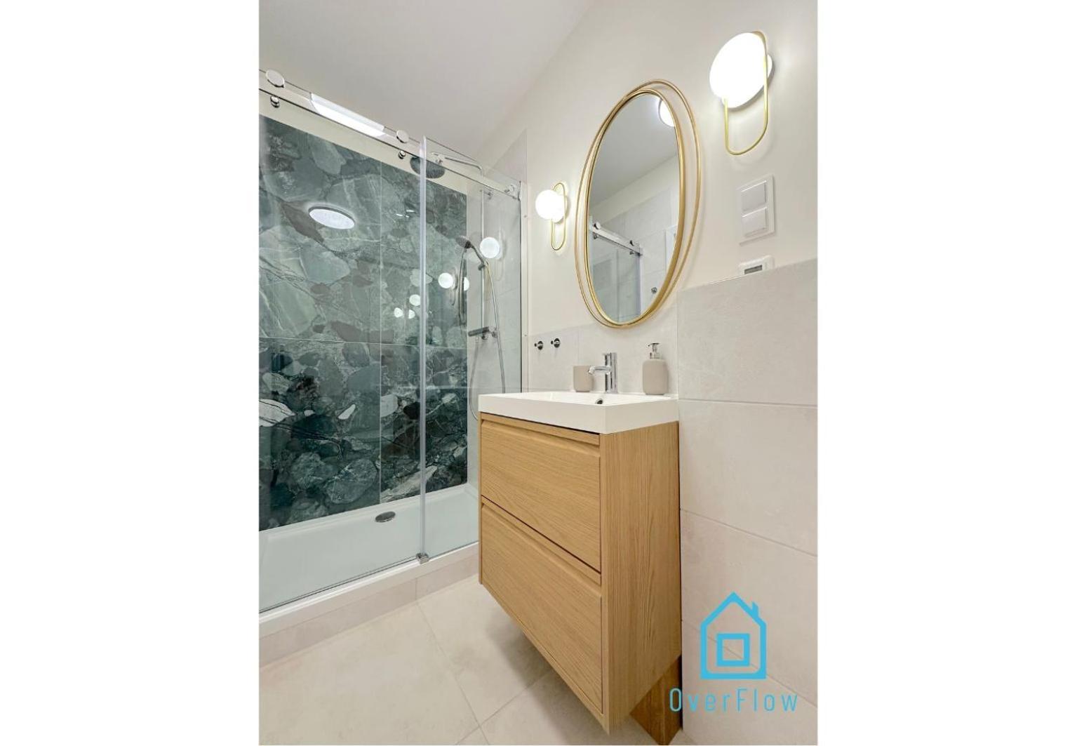 Seredino Blue Apartment- Modern Comfort In A Quiet Location, 5 Minutes To Old Town & Seaside *