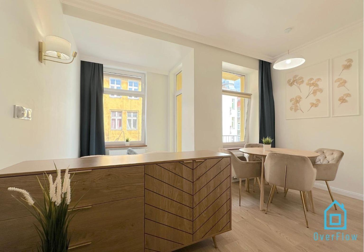 Seredino Blue Apartment- Modern Comfort In A Quiet Location, 5 Minutes To Old Town & Seaside Danzig